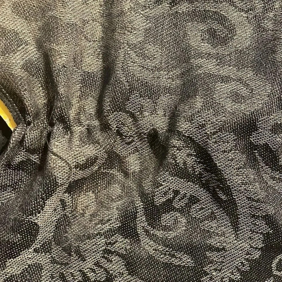 Gray and black light weight scarf with fringes NWOT - Picture 9 of 10